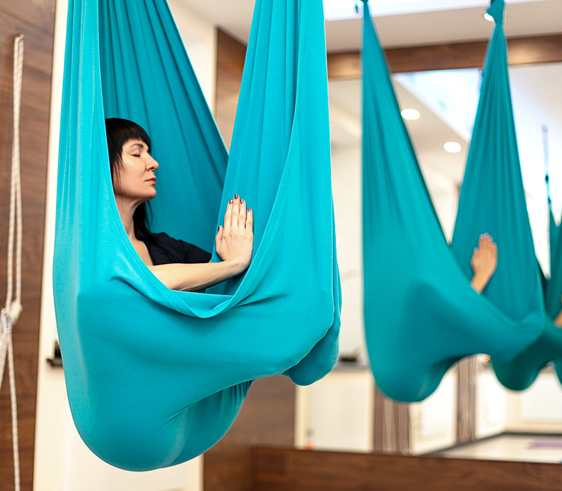 Bienfaits relaxation yoga aérien hamac